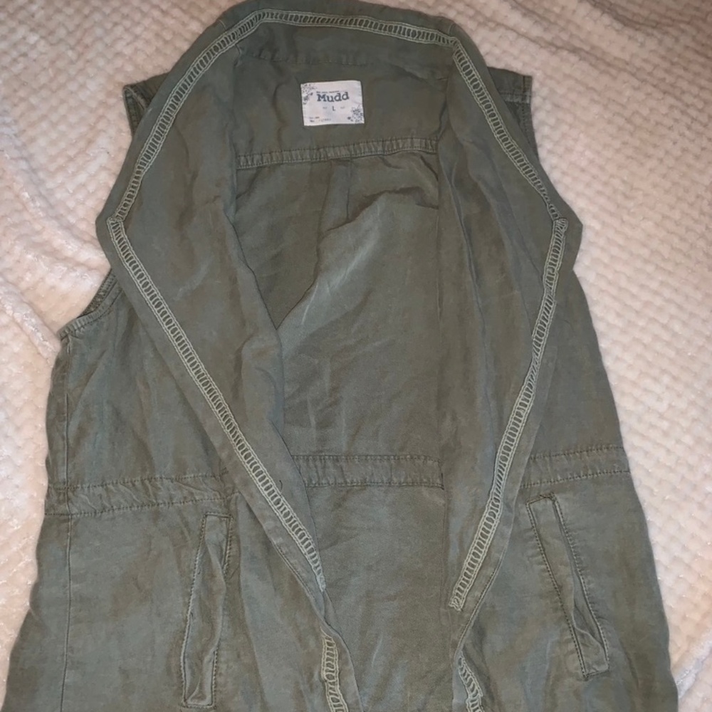 Army Green Sleeveless Jacket